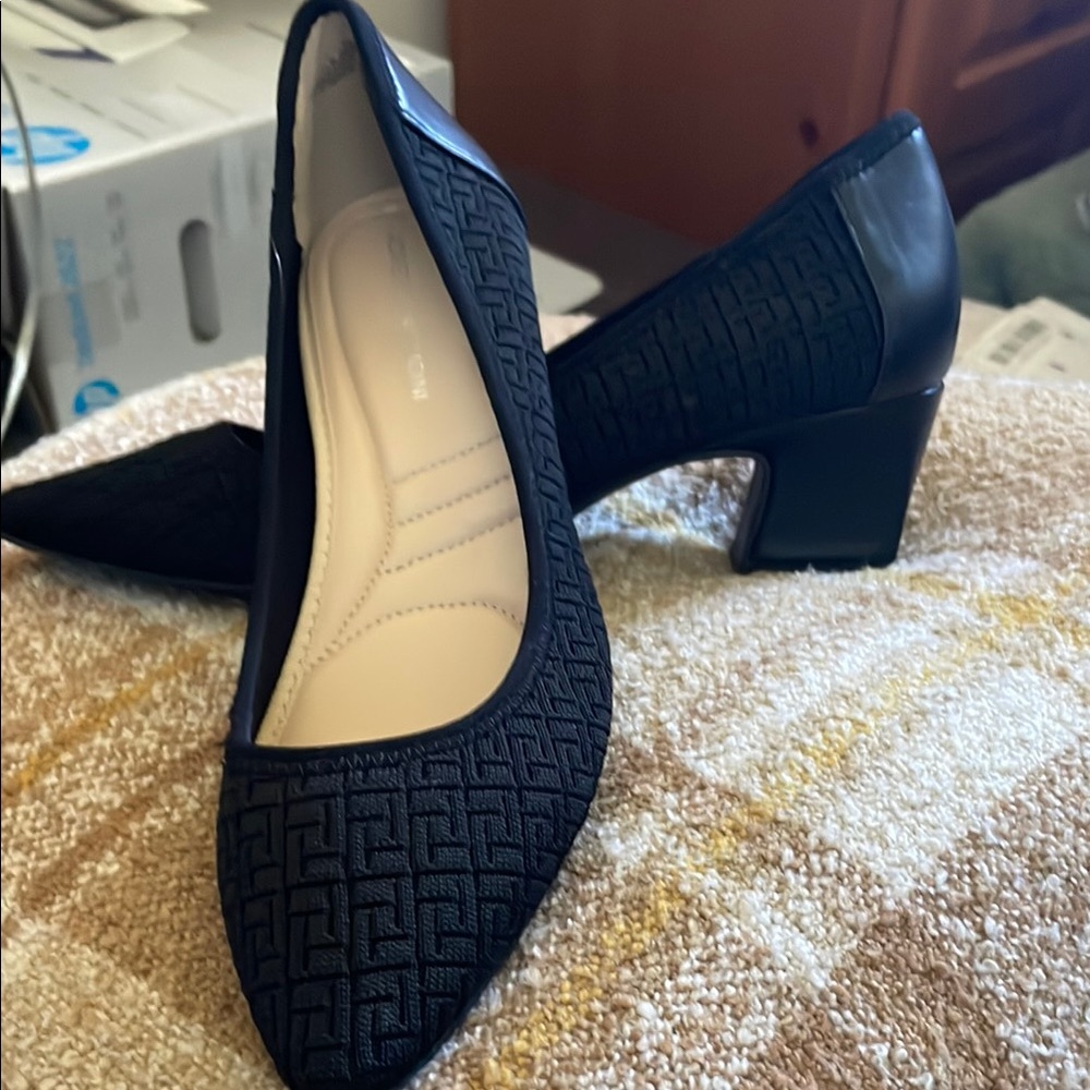 Adrienne Vittadini Black Heels Elegant Design